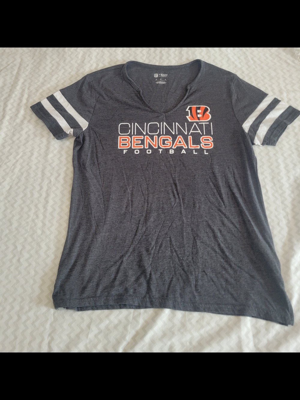 NFL Team Cincinnati Bengals Apparel Heather Gray Graphic Tee